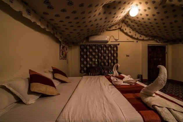 Deluxe Tek Büyük Yataklı Oda, 1 Çift Kişilik Yatak, Bahçe Manzaralı, Bahçeli