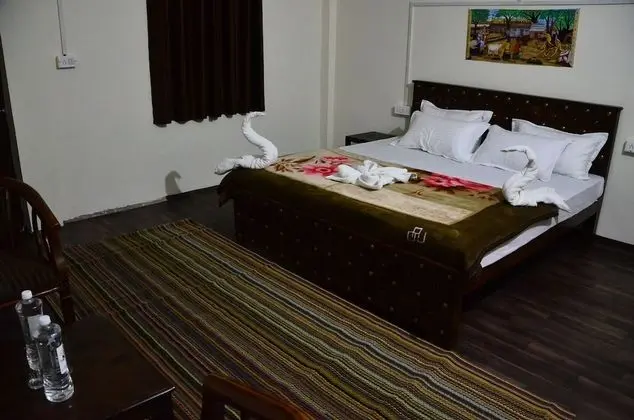 Deluxe Tek Büyük Yataklı Oda, 1 Çift Kişilik Yatak, Bahçe Manzaralı, Bahçeli