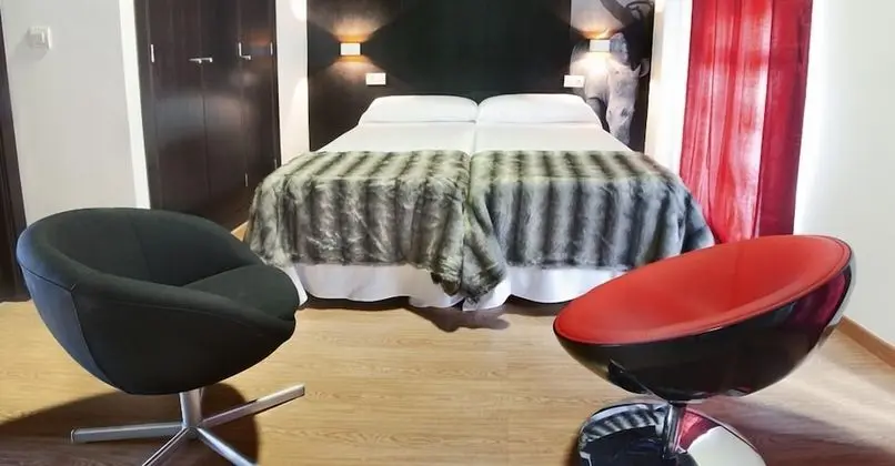 Tek Büyük Yataklı Oda (External Bathroom)