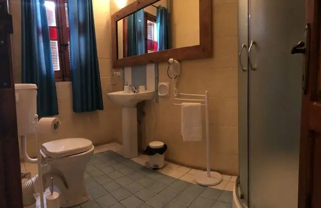 Comfort Tek Büyük Yataklı Oda