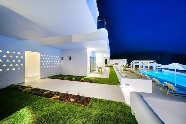 Elite VIP Suite, Outdoor Hot Tub