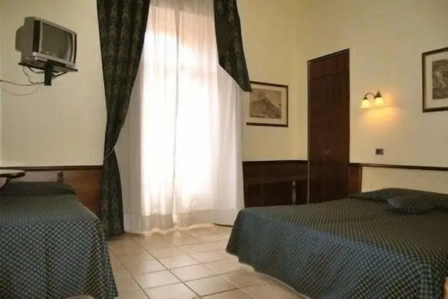 Üç Kişilik Oda