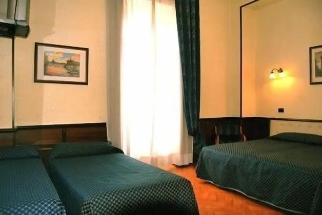 Üç Kişilik Oda
