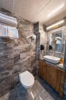 Standart Üç Kişilik Oda,Veranda Manzaralı