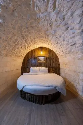 Suite,Avlu Manzaralı