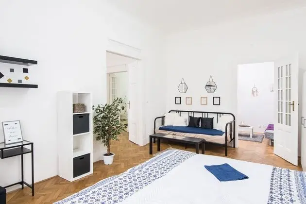 Design Tek Büyük Yataklı Oda, 2 Yatak Odası, Mutfak (Apt 3)