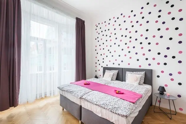 Design Tek Büyük Yataklı Oda, 2 Yatak Odası, Mutfak (Apt 3)
