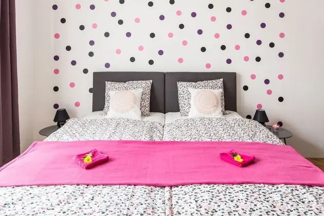 Design Tek Büyük Yataklı Oda, 2 Yatak Odası, Mutfak (Apt 3)