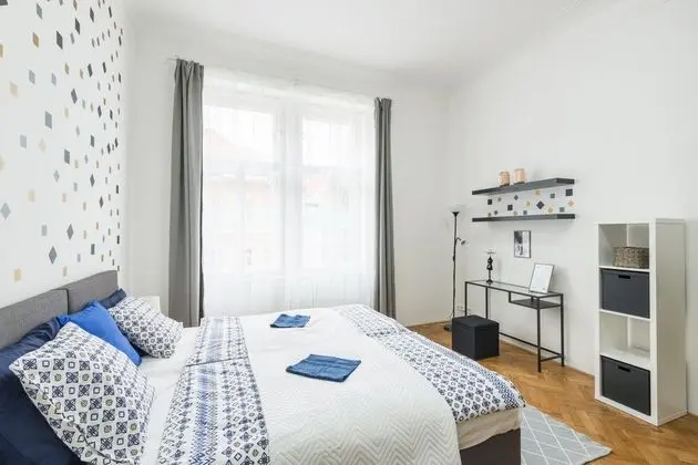 Design Tek Büyük Yataklı Oda, 2 Yatak Odası, Mutfak (Apt 3)