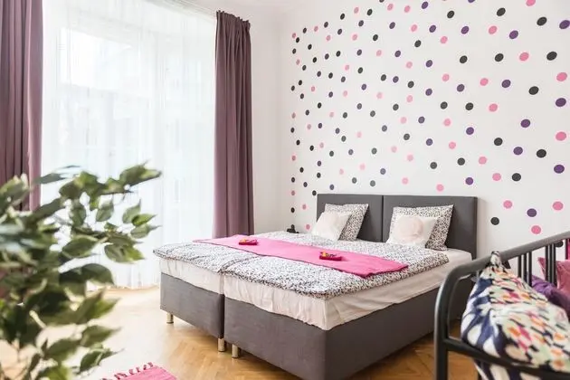 Design Tek Büyük Yataklı Oda, 2 Yatak Odası, Mutfak (Apt 3)