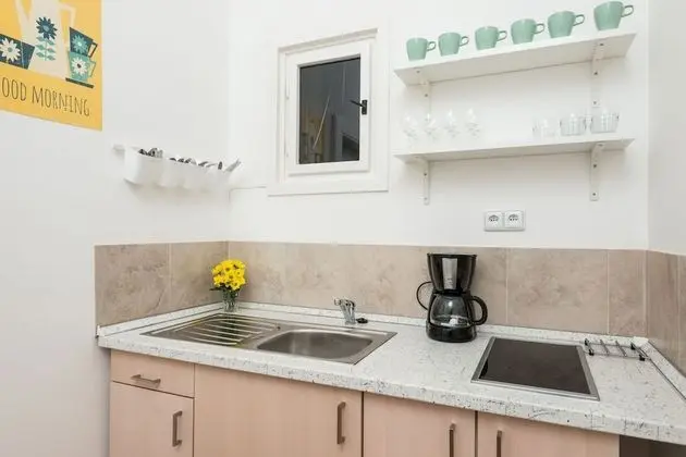 Design Tek Büyük Yataklı Oda, 2 Yatak Odası, Mutfak (Apt 3)