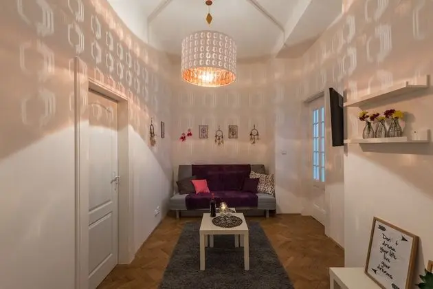 Design Tek Büyük Yataklı Oda, 2 Yatak Odası, Mutfak (Apt 3)