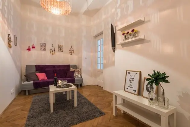 Design Tek Büyük Yataklı Oda, 2 Yatak Odası, Mutfak (Apt 3)