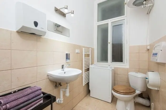 Design Tek Büyük Yataklı Oda, 2 Yatak Odası, Mutfak (Apt 3)
