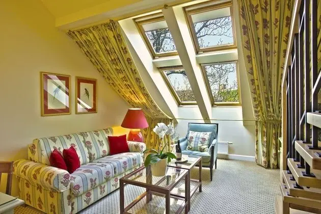Family Room with SPA access