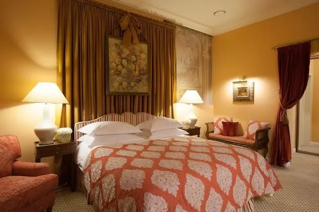 Suite, 1 King Bed with SPA access