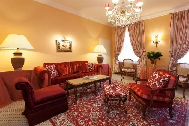 Suite, 1 King Bed with SPA access