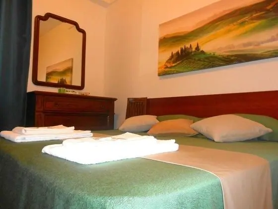 Standard Üç Kişilik Oda, 1 Çift Kişilik veya 2 Tek Kişilik Yatak, Ortak Banyo