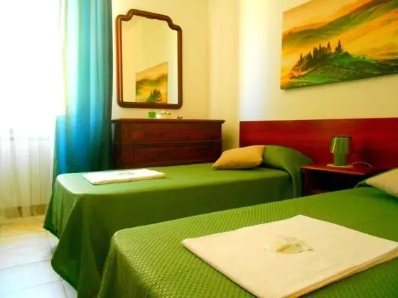 Standard Üç Kişilik Oda, 1 Çift Kişilik veya 2 Tek Kişilik Yatak, Ortak Banyo