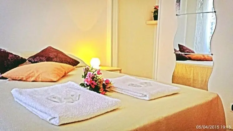 Tek Büyük Yataklı Oda, 1 Büyük (Queen) Boy Yatak, Ortak Banyo