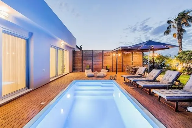 Villa, 4 Yatak Odası, Kişiye Özel Havuzlu, Denize Sıfır