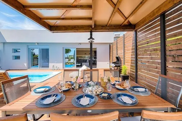 Villa, 4 Yatak Odası, Kişiye Özel Havuzlu, Denize Sıfır