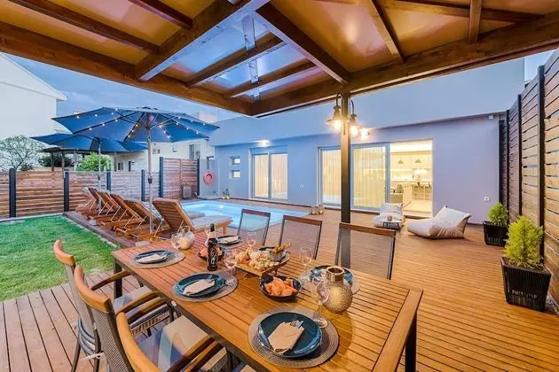 Villa, 4 Yatak Odası, Kişiye Özel Havuzlu, Denize Sıfır