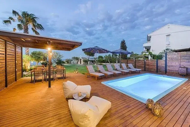 Villa, 4 Yatak Odası, Kişiye Özel Havuzlu, Denize Sıfır