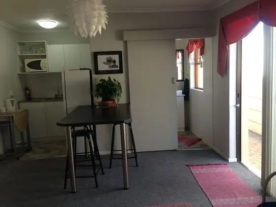 Business Stüdyo (Meerkat Manor)