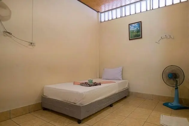 Fan Room with Shared Bathroom