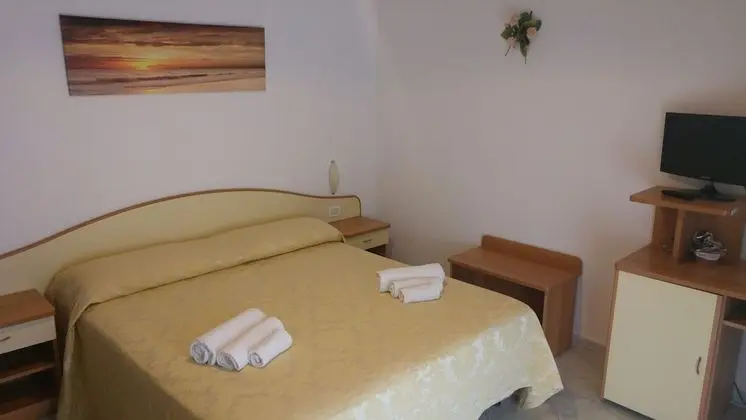 Tek Büyük veya İki Ayrı Yataklı Oda, Balkon, Bahçe Manzaralı
