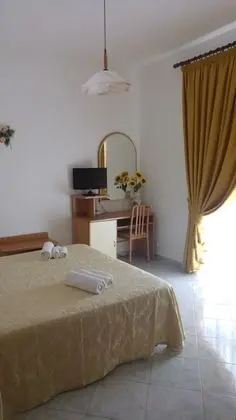 Tek Büyük veya İki Ayrı Yataklı Oda, Balkon, Bahçe Manzaralı