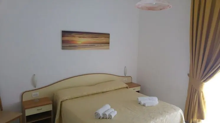 Tek Büyük veya İki Ayrı Yataklı Oda, Balkon, Bahçe Manzaralı