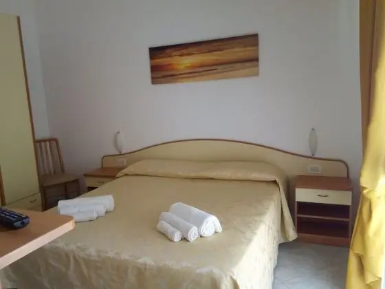 Tek Büyük veya İki Ayrı Yataklı Oda, Balkon, Bahçe Manzaralı