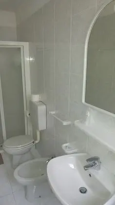 Üç Kişilik Oda