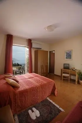 Tek Büyük veya İki Ayrı Yataklı Oda, Deniz Manzaralı