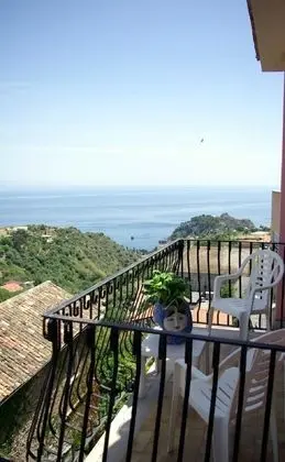 Tek Büyük veya İki Ayrı Yataklı Oda, Deniz Manzaralı