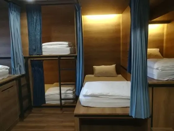 5 Beds Lady Dorm Room with Bathroom