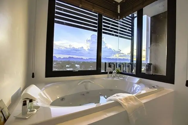 Jacuzzi Riverfront