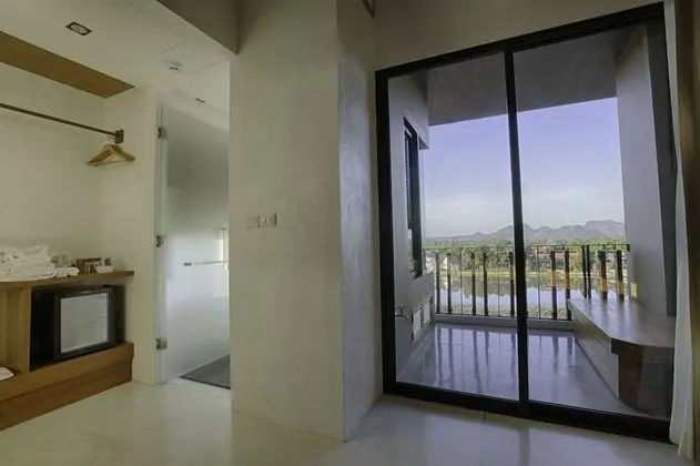 Jacuzzi Riverfront - Scenical