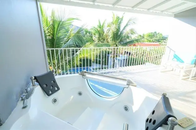 1 Bedroom Jacuzzi