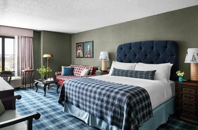 Oda, 1 En Büyük (King) Boy Yatak, Engellilere Uygun (Graduate King - Accessible)