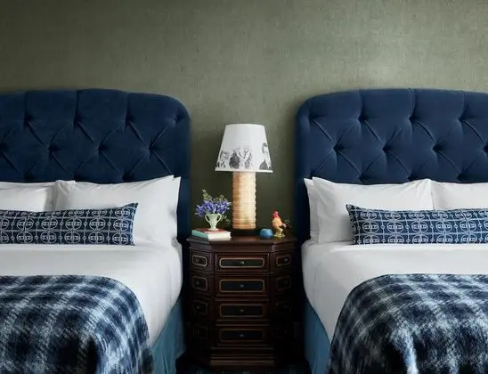 Oda, 2 Büyük (Queen) Boy Yatak, Engellilere Uygun (Graduate Queen Queen - Accessible)