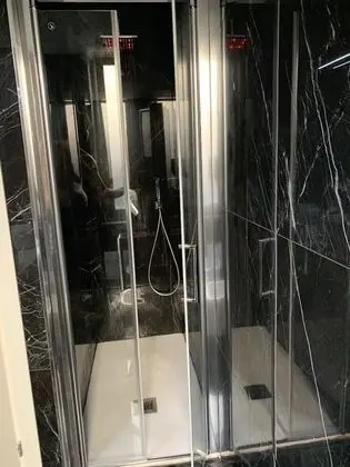 Süit, Banyolu/Duşlu (F.Botero)