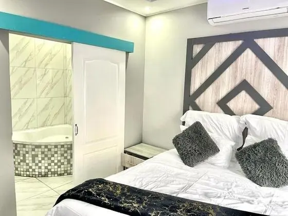 Honeymoon Tek Büyük Yataklı Oda