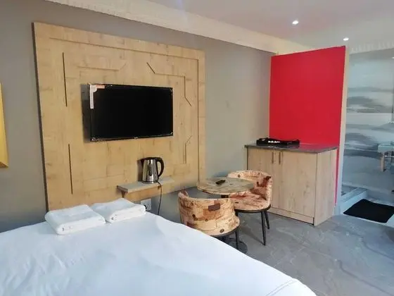Honeymoon Tek Büyük Yataklı Oda