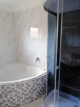 Honeymoon Tek Büyük Yataklı Oda