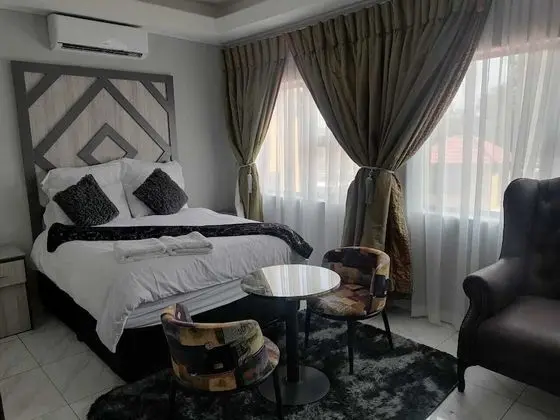 Luxury Tek Büyük Yataklı Oda