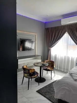 Luxury Tek Büyük Yataklı Oda