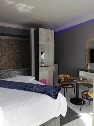 Luxury Tek Büyük Yataklı Oda